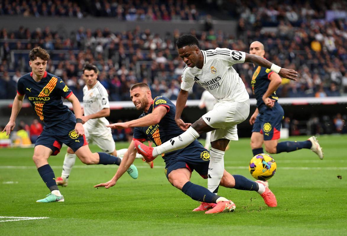 赫罗纳主场告捷,保级希望渺茫,势不可挡 赫罗纳主场告捷,保级希望渺茫,势不可挡