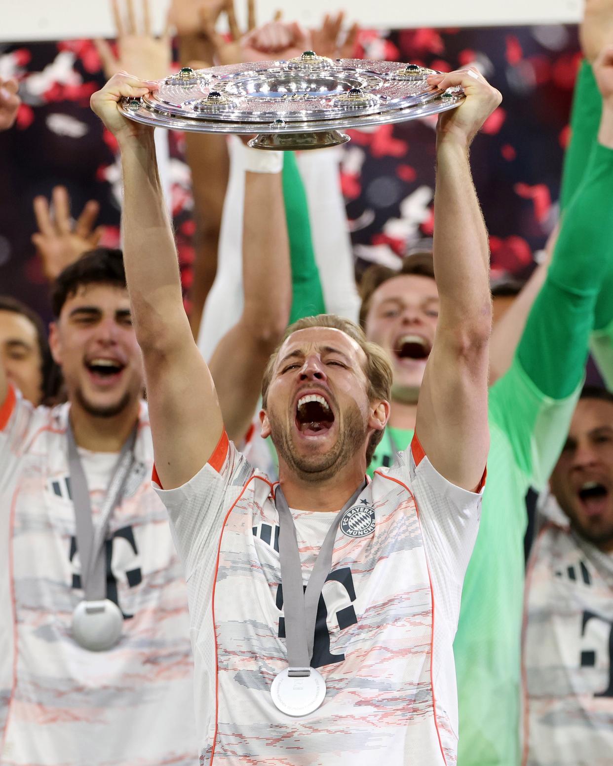 拜仁慕尼黑豪取胜利,晋级次轮比赛,掌声雷动 拜仁慕尼黑豪取胜利,晋级次轮比赛,掌声雷动