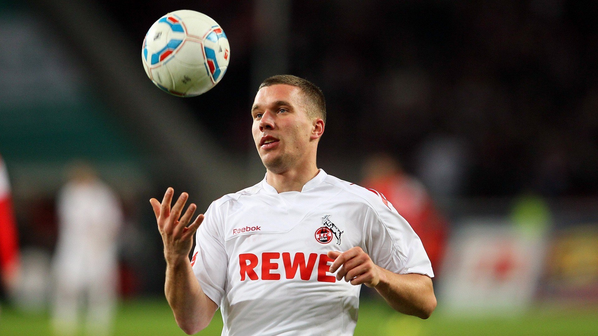 凌驾全场！比利时攻防铁幕碾碎埃及，本泽马化身全能战神诠释核心价值