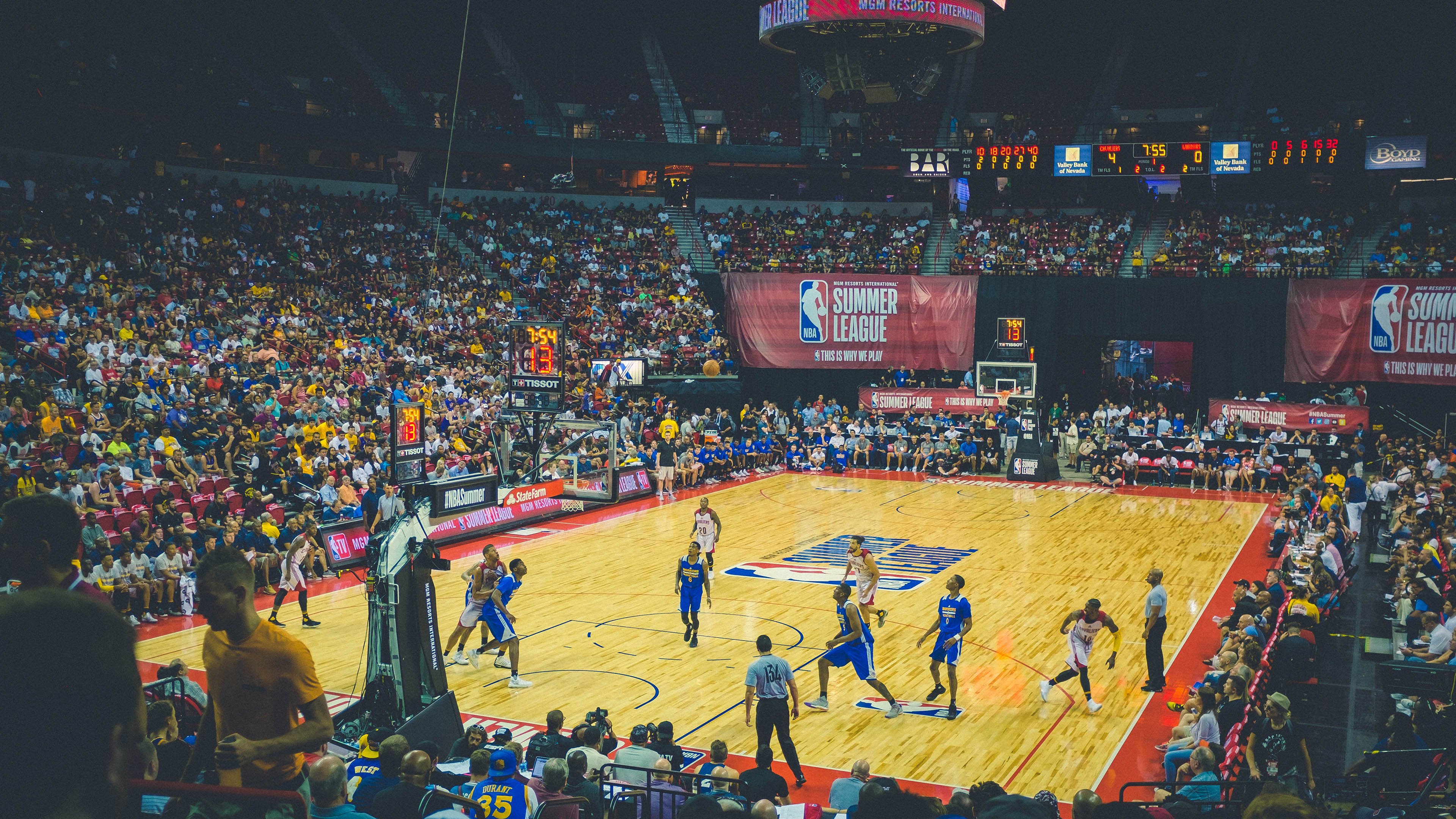 末节风暴！阿劳霍孤星闪耀，一攻一防铸就传奇之夜