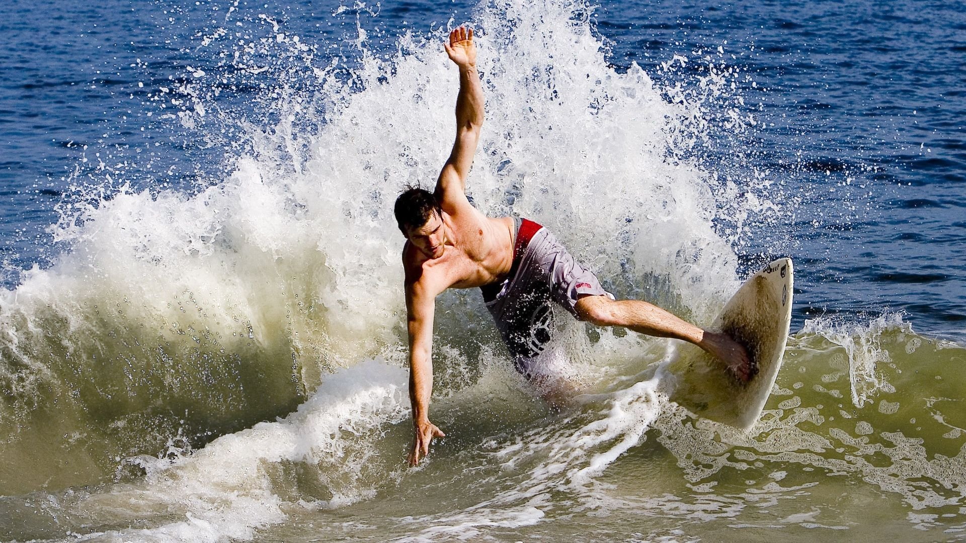 被低估的王牌苏醒,奥亚尔萨瓦尔的爆发,如何点燃秘鲁足球的逆转之火?